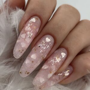 Romantyczna stylizacja z motywem serc